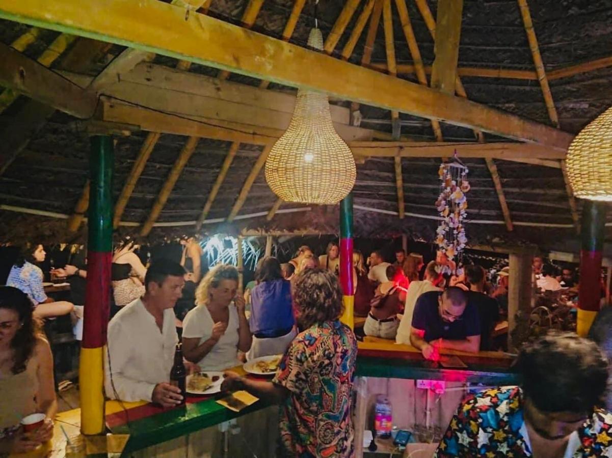 Backpack Beach Hostel & Reggae Bar Bussa Exterior foto
